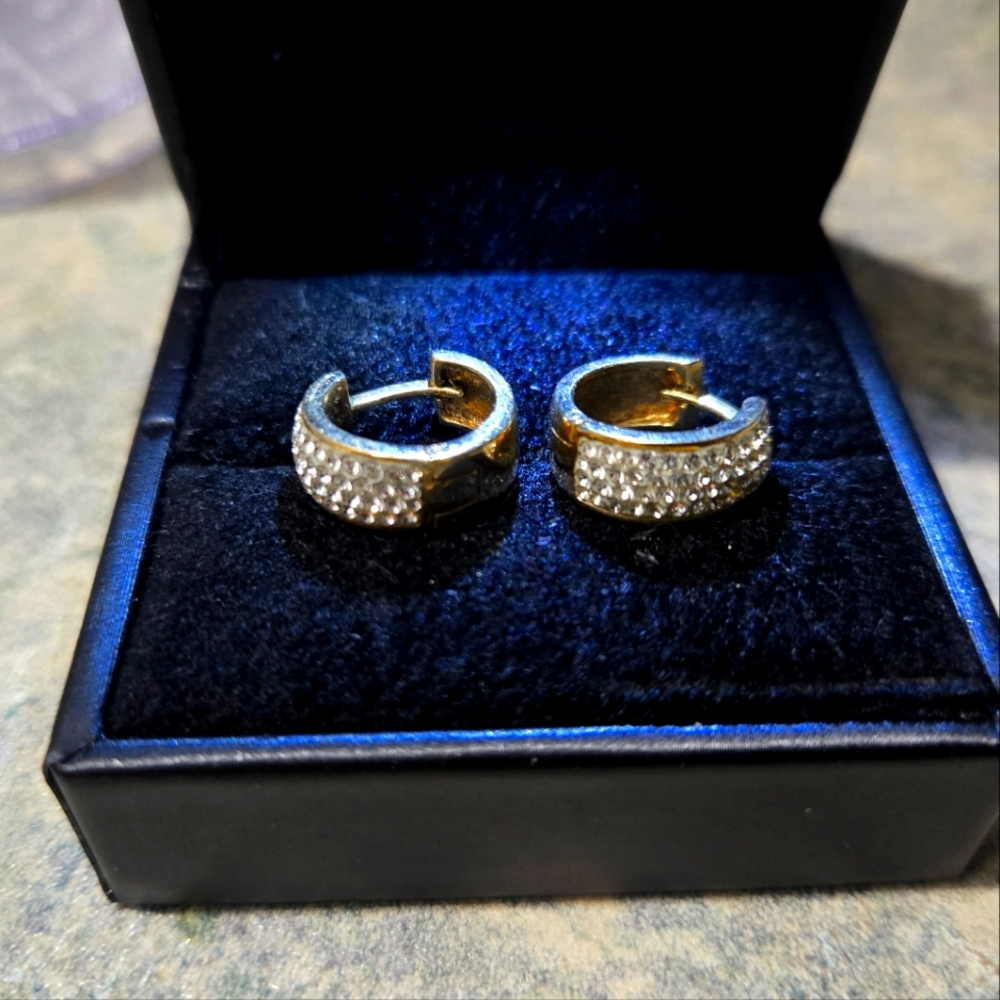 Elegant 10k Gold with swarovski